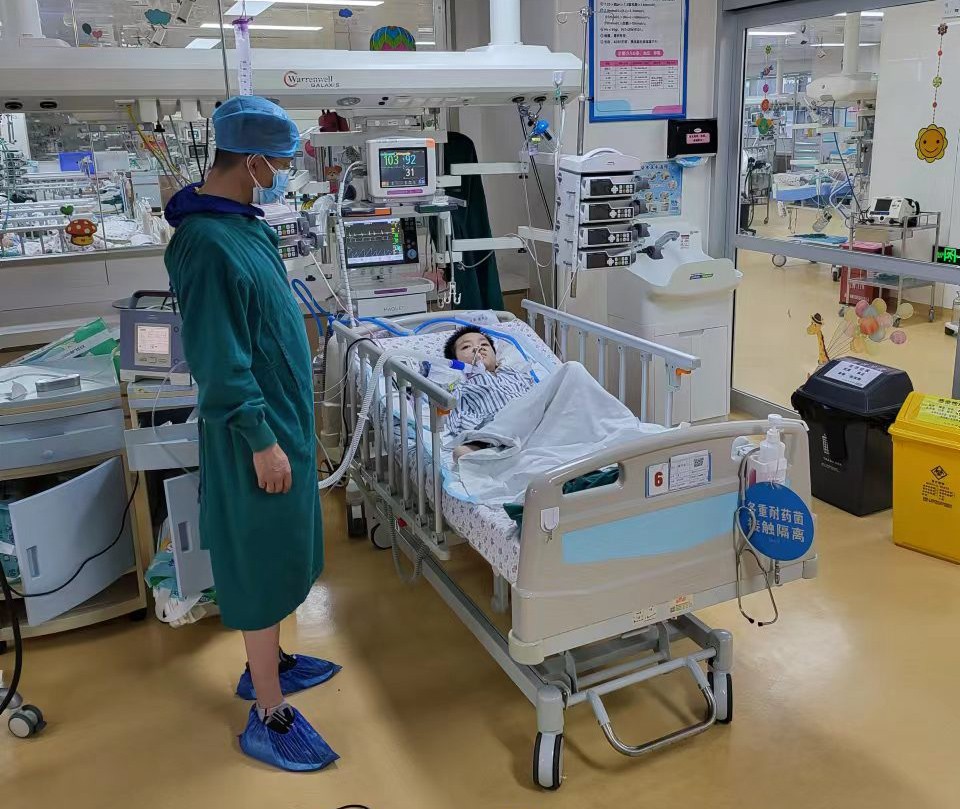 防城港跨省救护车出租公司